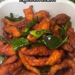 ข้าว หมูทอดพริกแกงสมุนไพร