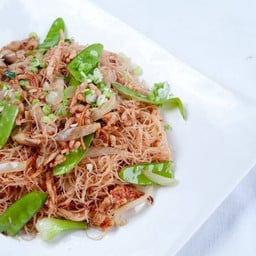 เส้นหมี่ผัดข้าวหมาก