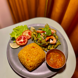 ข้าวยำผักบุ้งกรอบกุ้ง  Crispy Morning Glory Salad  Shrimps with Tom Yum Fried Rice