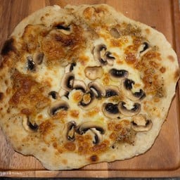 Truffle Champignon pizza