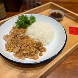 ข้าวหมูนุ่มทอดกระเทียม