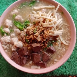 ก๋วยจั้บญวนพิเศษเลือด