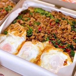 กะเพราถาด (ไข่ดาว 3 ใบ)