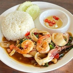 ข้าวกะเพราทะเล