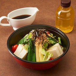 ชุดสลัดเต้าหู้คินุ + ชาเขียว