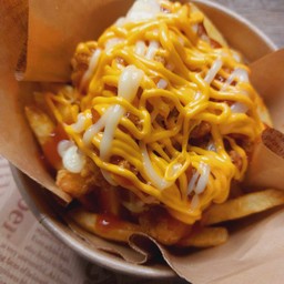 เฟรนช์ฟรายส์ไก่กรอบ ราดซอส