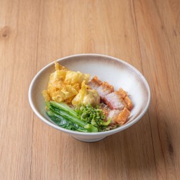 บะหมี่แห้งหมูกรอบ