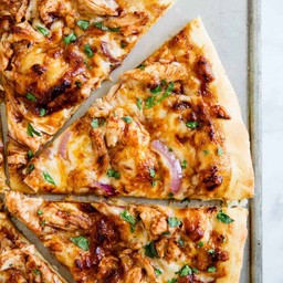 Pizza with Holy Basil Spicy Minced Iberico Pork Salad ピザ ガパオ風ラープ イベリコ豚のひき肉 ลาบกระเพราหมูสับอิโบริโค