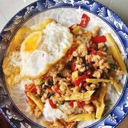 กะเพราไก่ชิ้นหน่อไม้