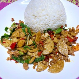 กระเพราหมูยอหมูสับ