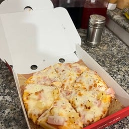 Molly Cafe & Pizza สาขาพันท้ายนรสิงห์