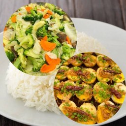 ข้าวราดผัดผักรวม+ไข่ลูกเขย
