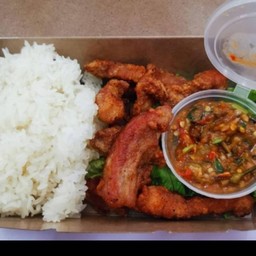 set box หมูทอดแจ่วบักเขือ +ผักลวก+ข้าวเหนียว