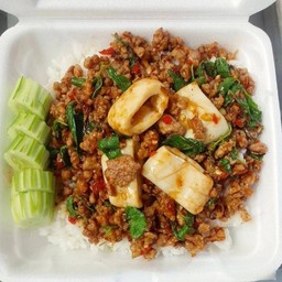 ข้าวกระเพราหมูสับ+ปลาหมึก