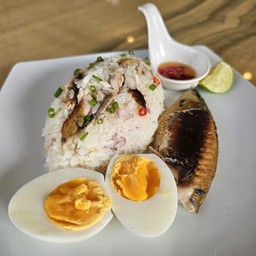 ข้าวคลุกปลาทู+ไข่ต้ม