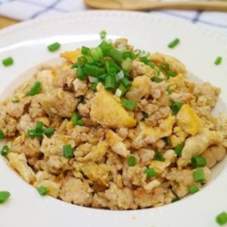 ข้าวราดผัดไก่ไข่รวน