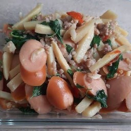กะเพราไส้กรอกหน่อไม้