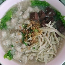 ก๋วยจั๊บญวนพิเศษหมูเด้ง