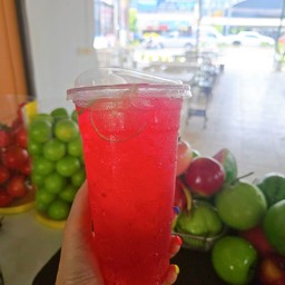 น้ำแดงโซดา