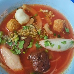 บะหมี่เกี๊ยวหมูกรอบเย็นตาโฟ