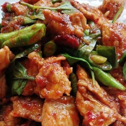 ข้าวพริกแกงหมูชิ้น+ไข่ดาว