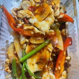 ผัดพริกเผาราดข้าว