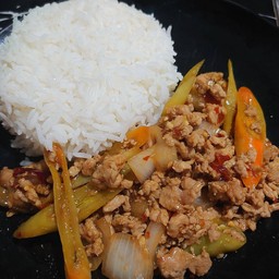 ข้าวหมูสับผัดพริกหยวก (ไม่มีไข่)