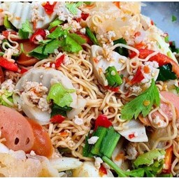 ยำรวมมิตร+มาม่า