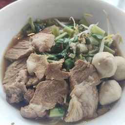 ก๋วยเตี๋ยว หมูตุ๋น