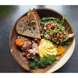 Hugs scrambled egg plate