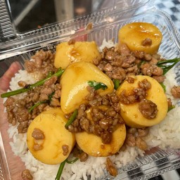 หมูสับเต้าหู้ราดข้าว