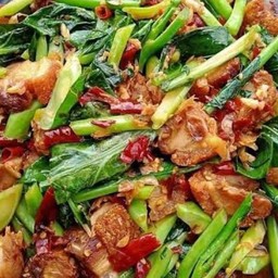 ข้าวคะน้าหมูกรอบ