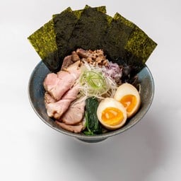 ราเม็งซุปกระดูกหมูซอสโชยุพิเศษ