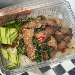 ข้าวกระเพราหมูย่าง