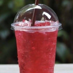 แดงโซดาเย็น