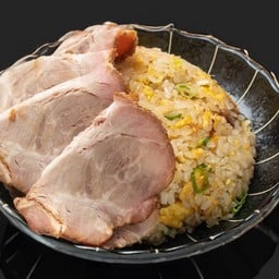 ข้าวผัดท็อปปิ้งหมูชาชู