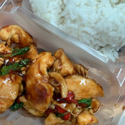 กะเพราอกไก่+ข้าวสวย