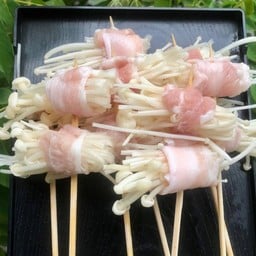 หมูสามชั้นพันเห็ดเข็มทอง