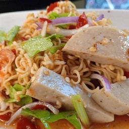 ยำมาม่าหมูยอ