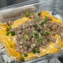 ข้าวหน้าไข่ข้นหมูสับ