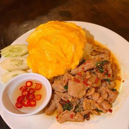 ข้าวกระเพราหมูหมักไข่ข้น