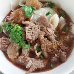 ก๋วยเตี๋ยวโกเด้ง ขาหมู -เนื้อ-หมู-  หน้าโลตัส กาญจนาภิเษก-ประเวศ