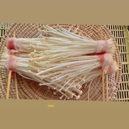 สามชั้นพันเห็ดเข็มทอง