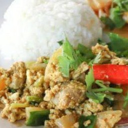 หมูผัดผงกระหรี่ราดข้าว
