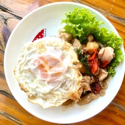 ข้าวหอมไก่กระเพรา+ไข่ดาว