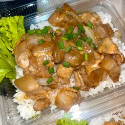 ข้าวหน้าสามชั้นซอสเทอริยากิ