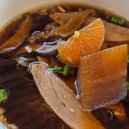 ก๋วยเตี๋ยวเป็ดเจ๊ดาหน้าวัดหัวตะพาน อ่างทอง