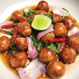 ยำไส้กรอกอีสานจี้ดจ้าด