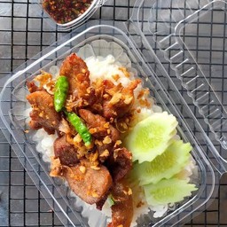 ข้าวหมูทอดกระเทียม