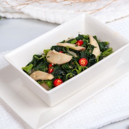 ผักโขมผัดพริกกระเทียม